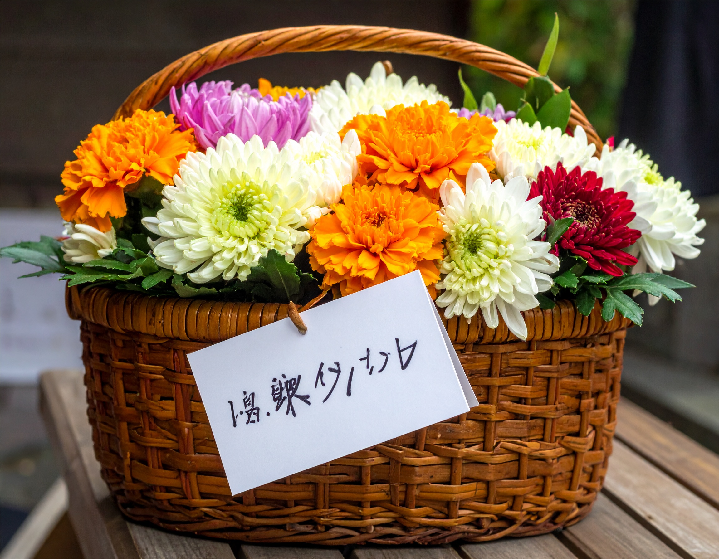 若くして逝った夫・妻へ。無念に寄り添い、前向きな決意を伝えるメッセージ